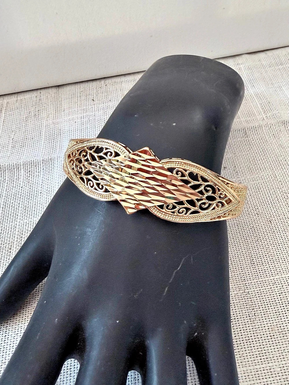 Vintage-Style Gold Filigree Statement Cuff Bracelet – Intricate Geometric Hinge